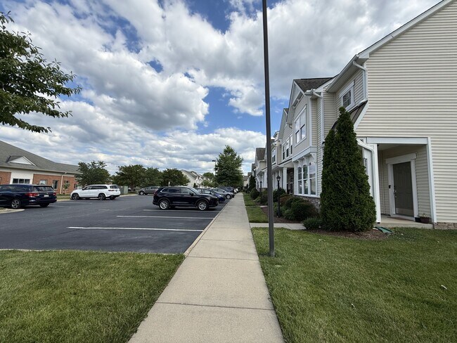 Building Photo - 8049 Ellendale Dr