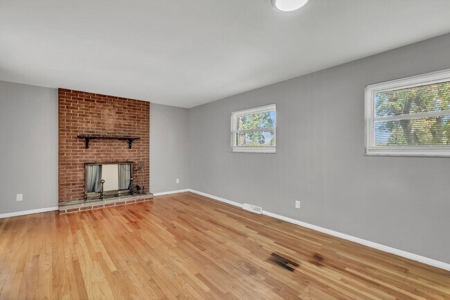 Building Photo - Spacious Single Family Home In Florissant with a Walk Out Basement!!