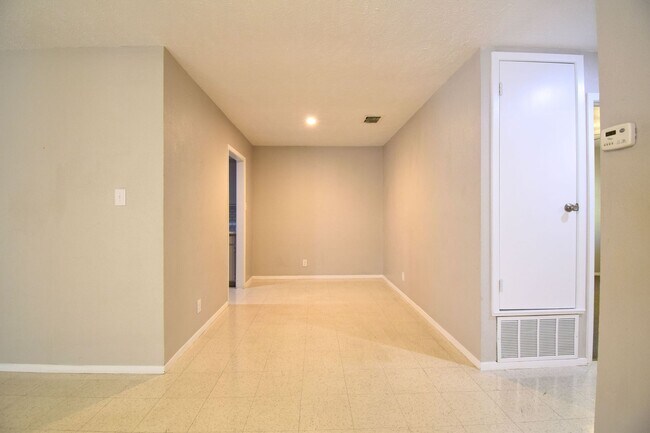 Building Photo - 5936 Cherry Loop
