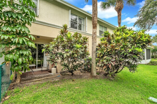 Building Photo - 6086 Seminole Gardens Cir