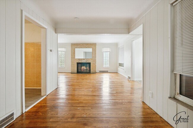 Building Photo - 10606 Marne St