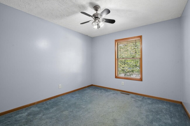 Building Photo - 303 S Suburban Ave