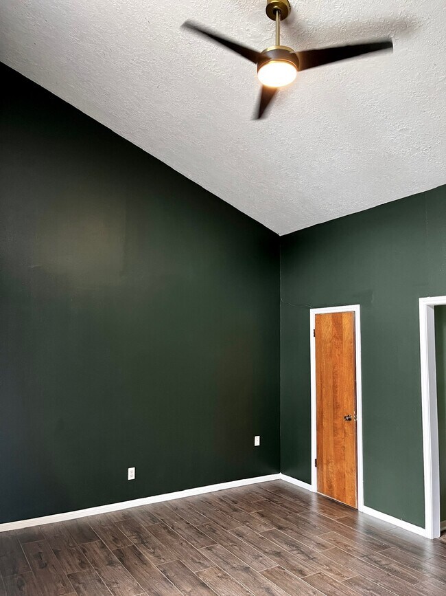 Building Photo - 2600 Arbor Dr