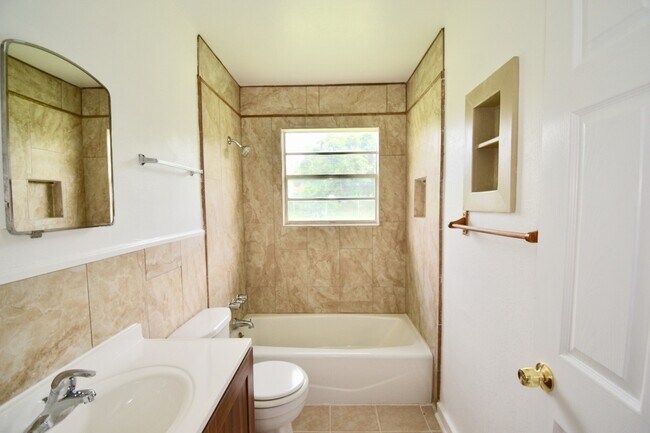 Building Photo - Welcome home to 6903 Tallahasse!