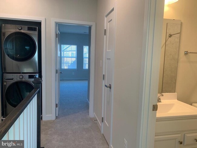 Building Photo - 14036 Sunrise Valley Dr