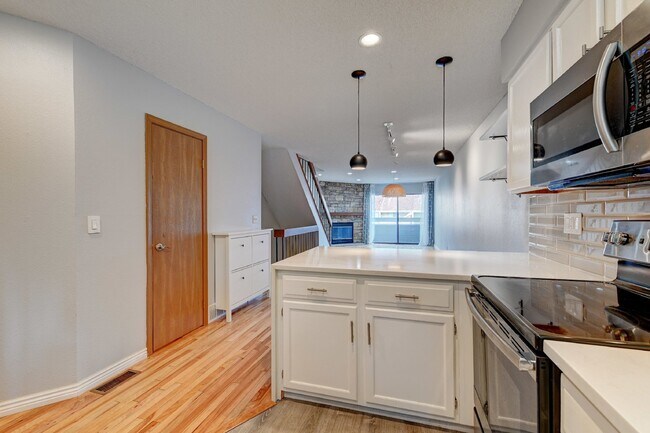 Building Photo - $2,400 - 2-Bed, 1.5-Bath Townhome in Lakewood Updated Throughout, With Garage + AC, Near Bear Cre...