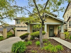 Building Photo - 12 Yew Ct