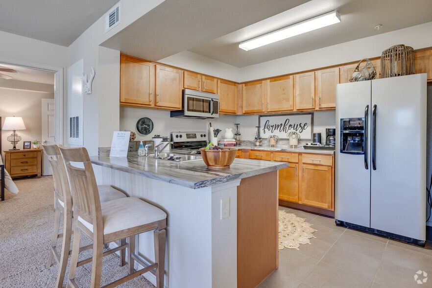 2BR, 2BA - 1108SF - Kitchen Area - Cascata Luxury Apartments