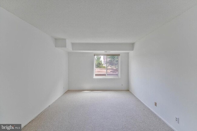 Building Photo - 8360 Greensboro Dr