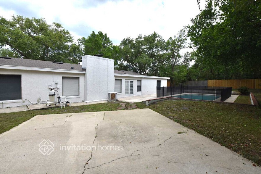 Building Photo - 322 W Hornbeam Dr