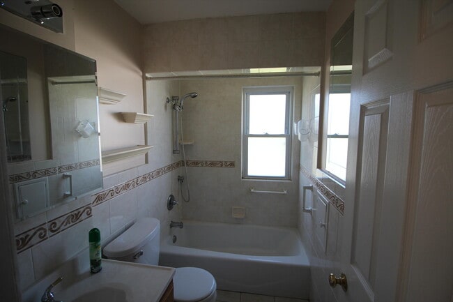 Building Photo - 14383 Mercedes