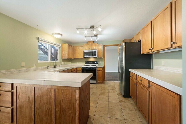 Building Photo - 1642 Caulsa Lane - Coming Soon - Available Mid May!!