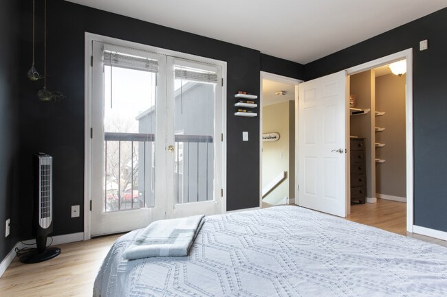 Building Photo - 2116 W 31st Ave