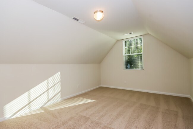 Building Photo - 176 Nottingham Rd