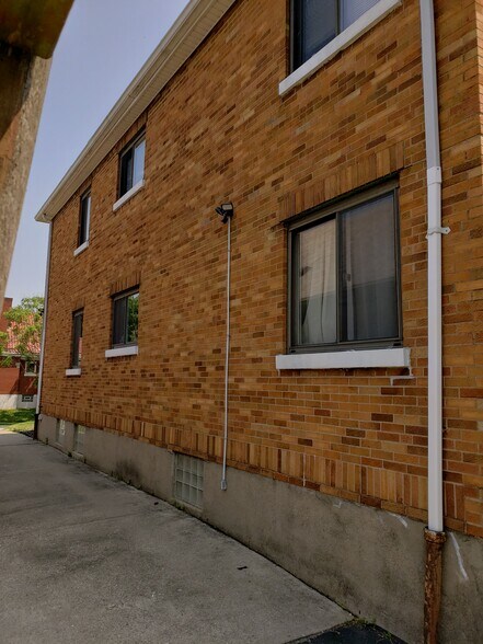 Right side of Bldg - 4525 Roth Ave