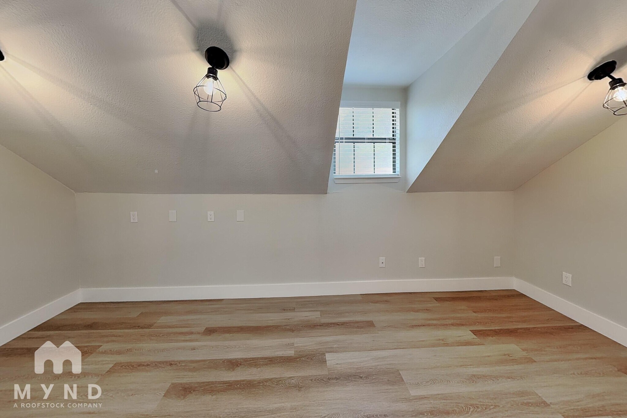 Building Photo - 1215 Spring Lake Dr