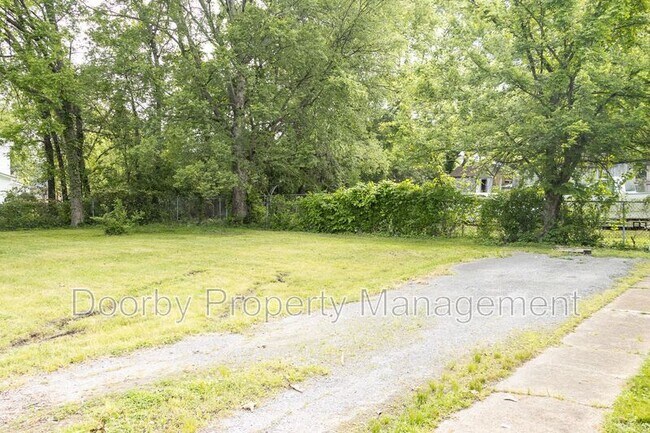 Building Photo - 2901 E 47th St