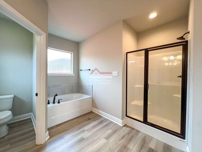 Building Photo - Beautiful 3 bedroom home centrally located...