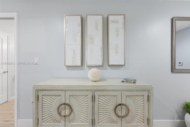 Building Photo - 230 SW 12th Ave