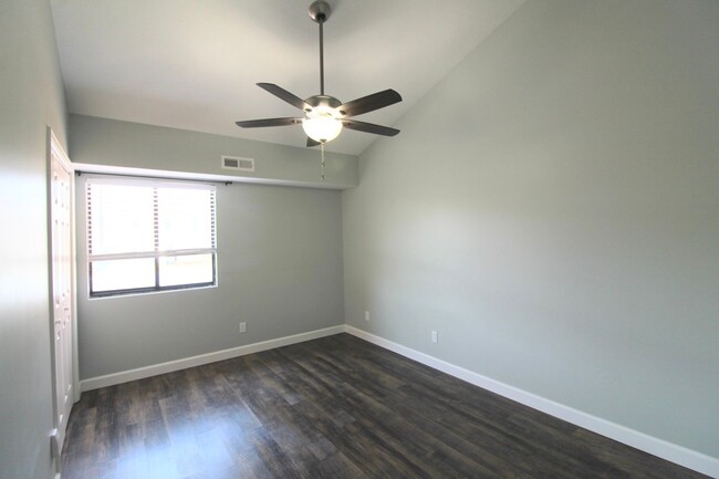 Building Photo - Remodeled 2 bedroom 2 bath condo on the to...