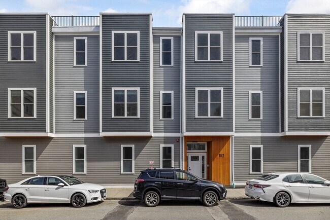 Building Photo - 152 Marion St