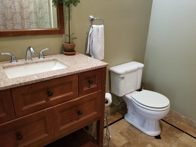 Building Photo - 602 W Fir St