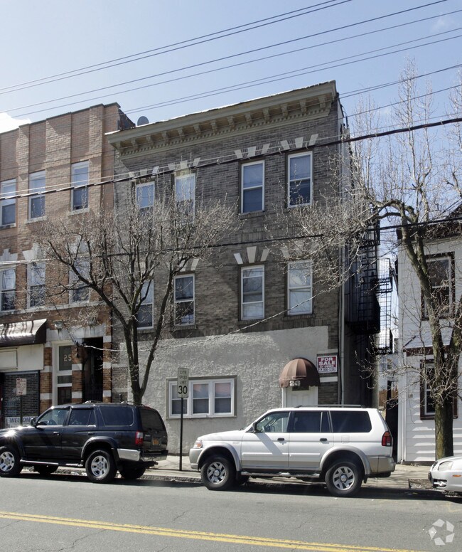 Primary Photo - 23 Drake Ave