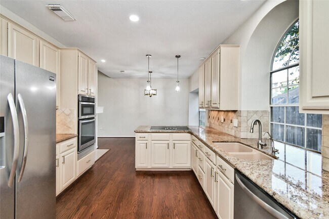 Building Photo - 1506 Forest Home Dr