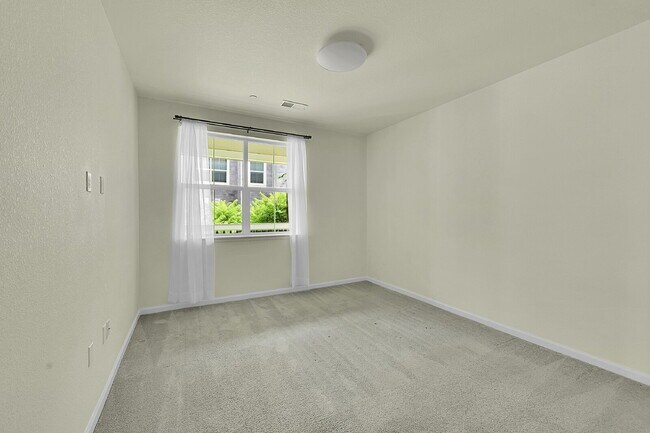 Building Photo - $2,199- 2 Bed, 2 Bath Ground Floor Condo with AC, and In Unit Laundry!