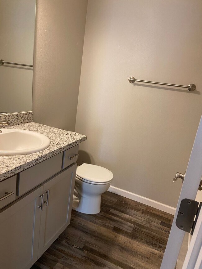 Building Photo - 171d