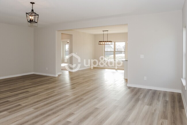 Building Photo - Fantastic 3bd/2ba home! Let yourself in!