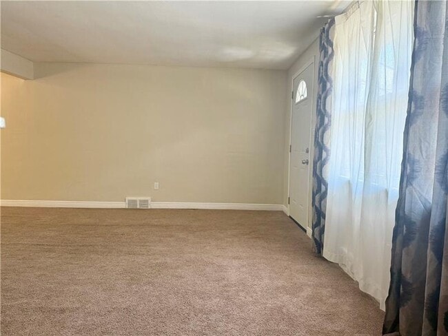 Building Photo - 823 Killarney Dr