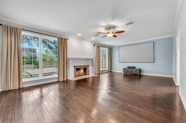 Building Photo - 2111 Riverside Dr