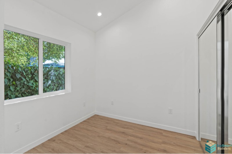 Building Photo - 223 E Cherry Ave