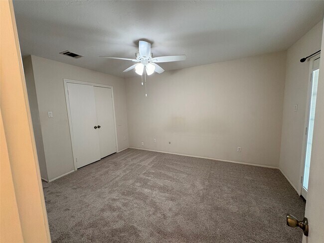 Building Photo - 1007 Stoneleigh Ct