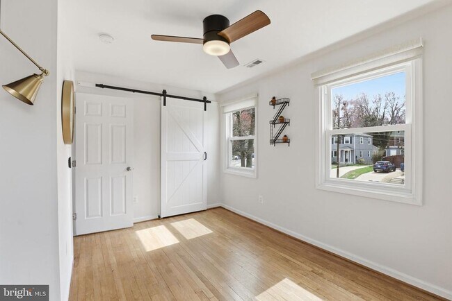 Building Photo - 2306 Riverview Terrace