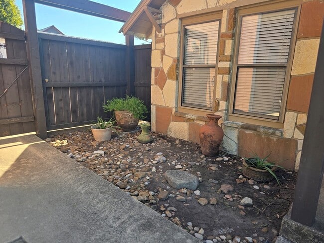 Building Photo - 108 F St