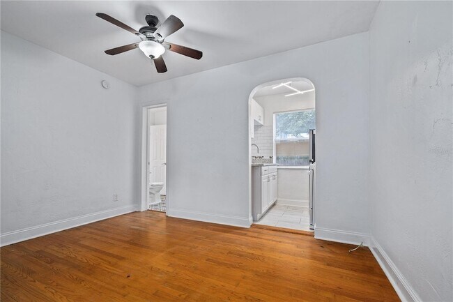 Building Photo - 917 30th Ave N