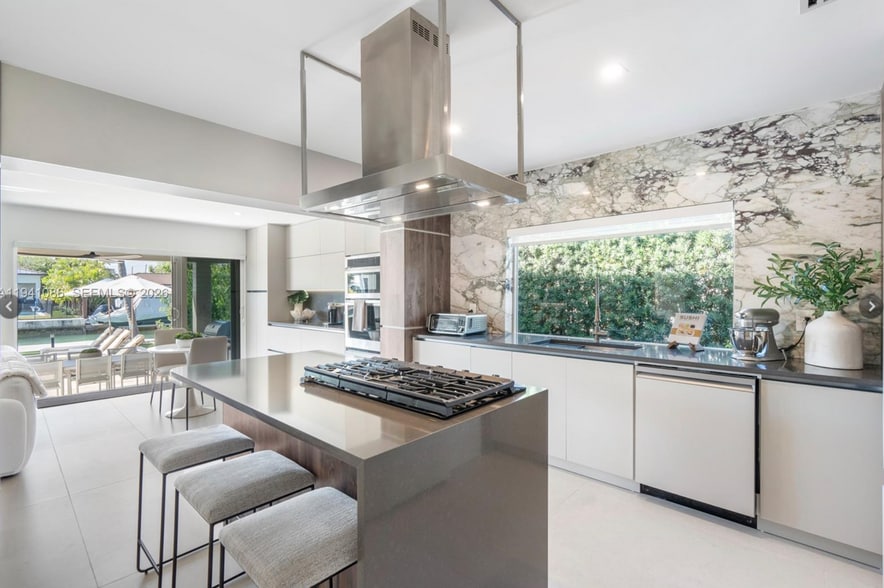 Building Photo - 7810 Hawthorne Ave