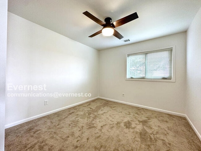 Building Photo - 1594 Bradley Dr
