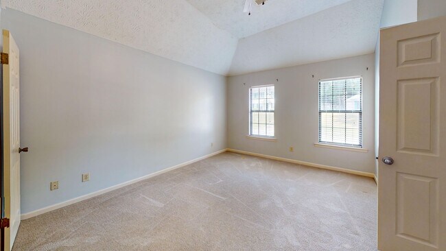 Building Photo - 335 Bent Tree Dr