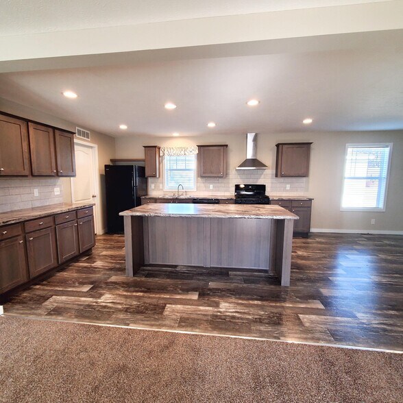 Building Photo - 8027 Harbour Dr