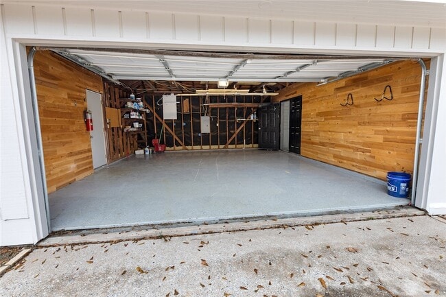 Building Photo - 302 Shadow Creek Dr