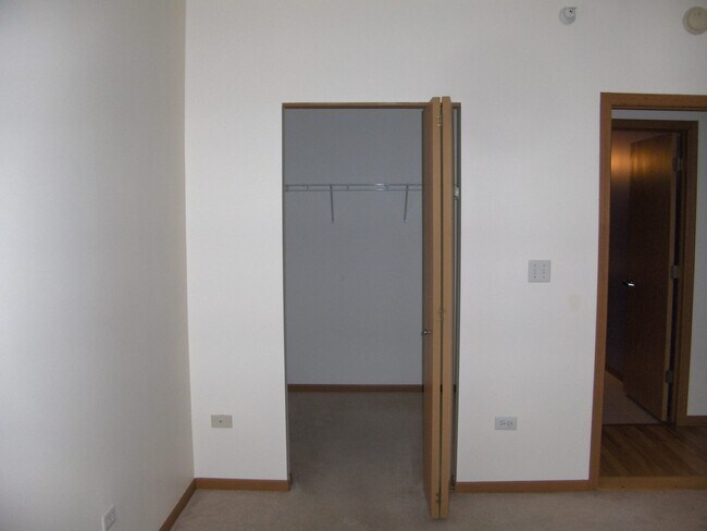 Building Photo - 515 Main St