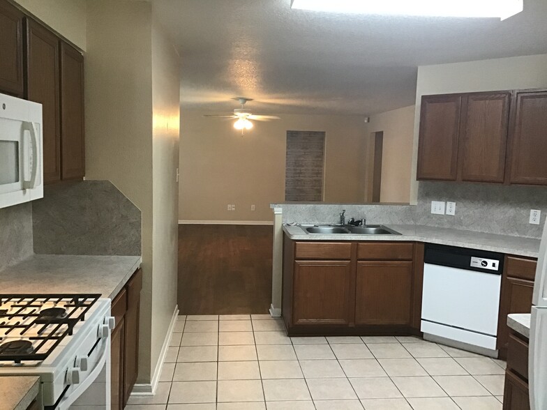 Building Photo - 5602 Darby Square Trl