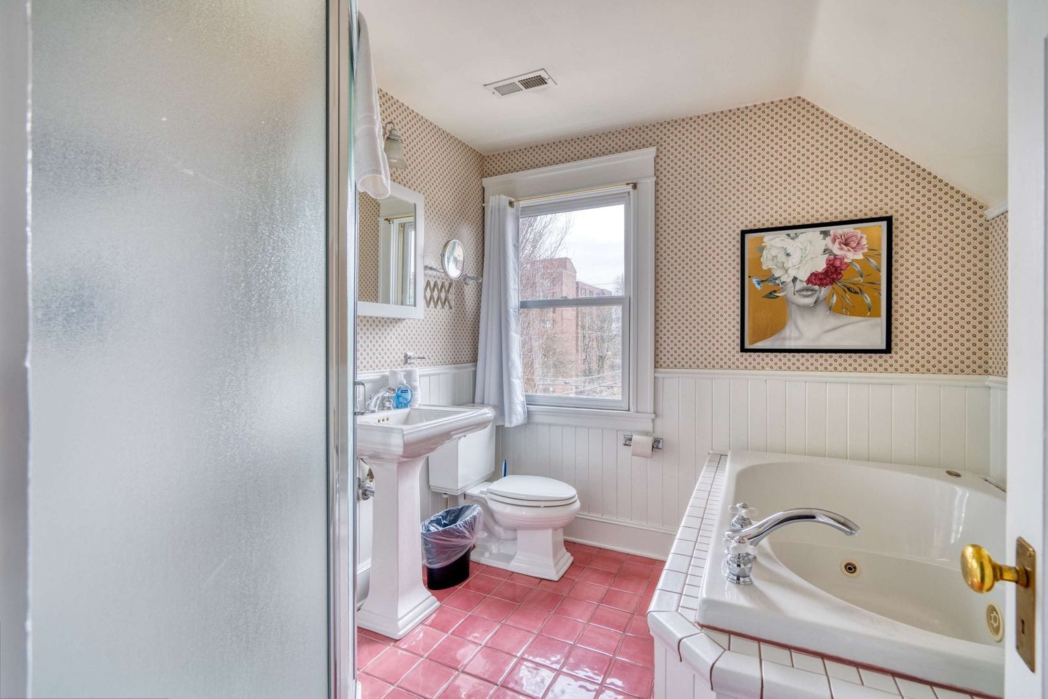 Building Photo - 2104 NW Everett St