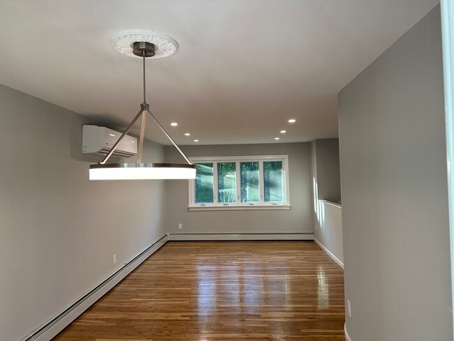 Building Photo - 1618 Spur Dr S