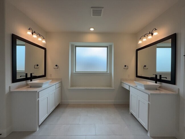 Building Photo - 2463 Bussey Dr