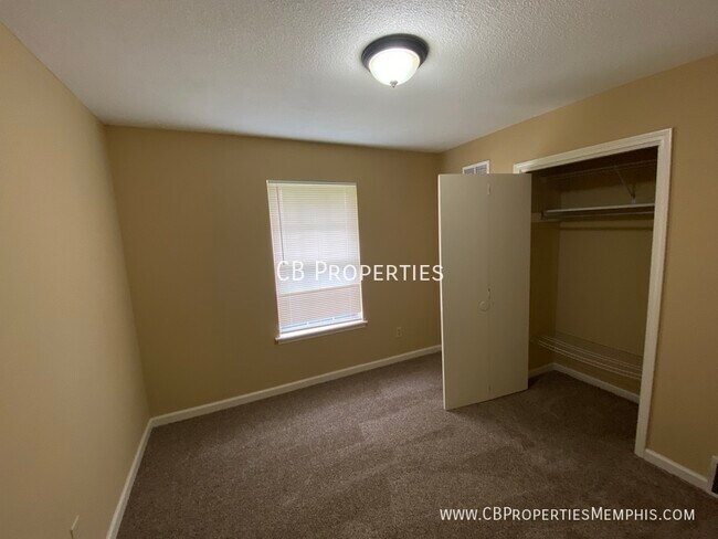 Building Photo - 3 Bed and 1.5 Bath Home