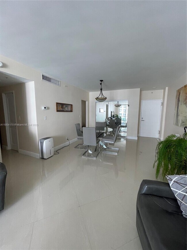 Building Photo - 3001 S Ocean Dr